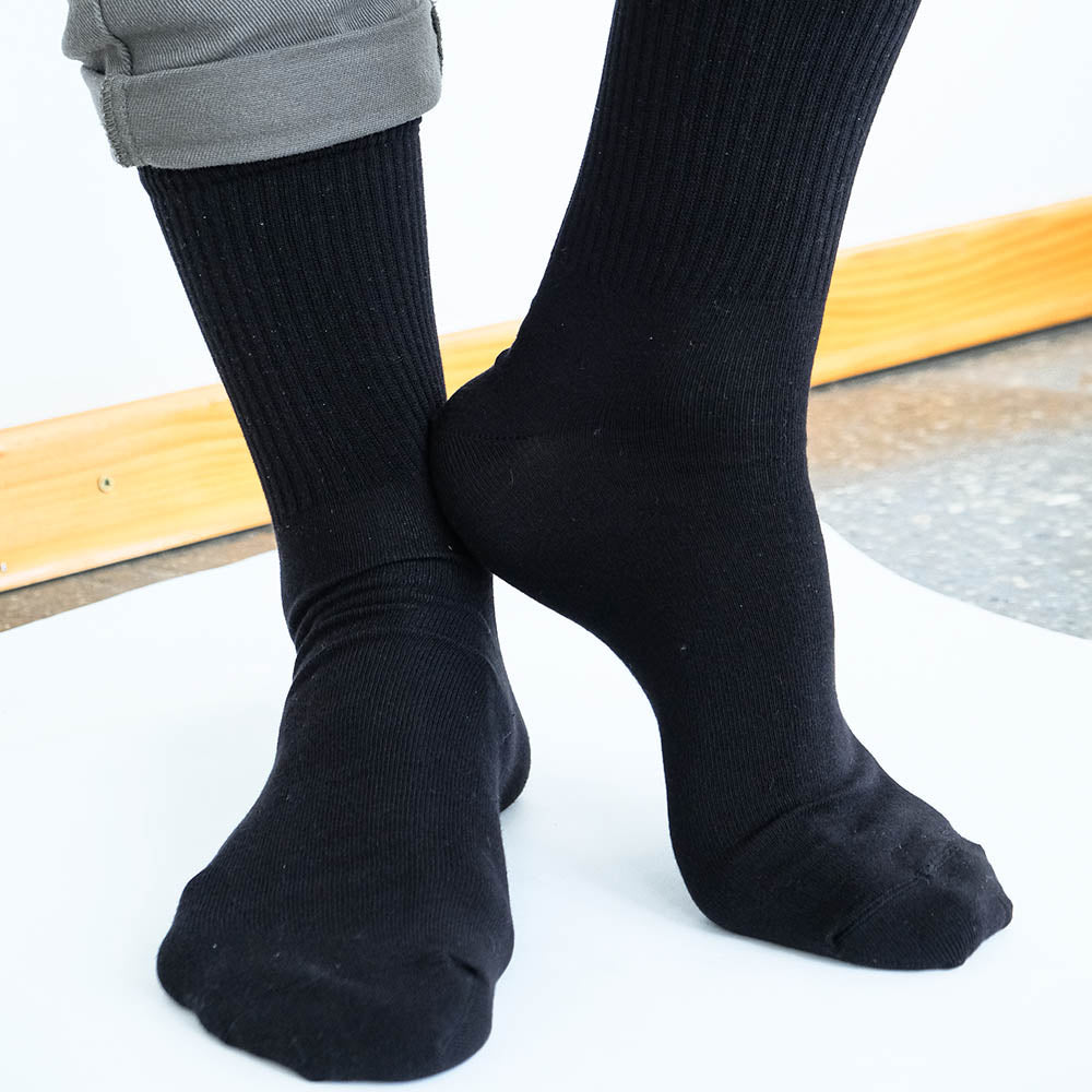 Sport black solid color socks